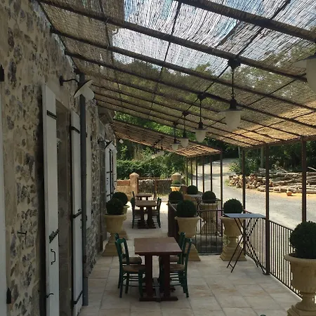 Moulin A Πανσιόν 3*